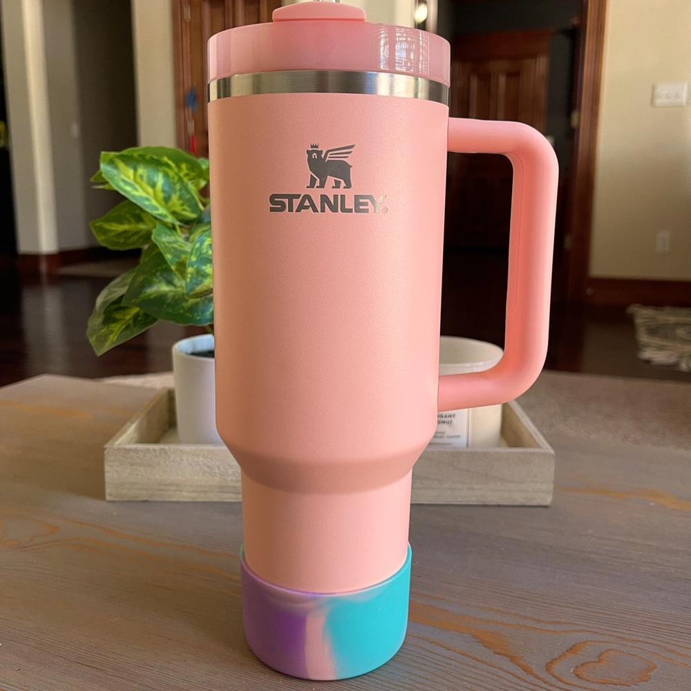 SOLD 🎄 Custom: 40oz peach stanley